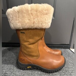 UGG Tan Leather and Suede Shearling-Trim Winter Boots women’s 6